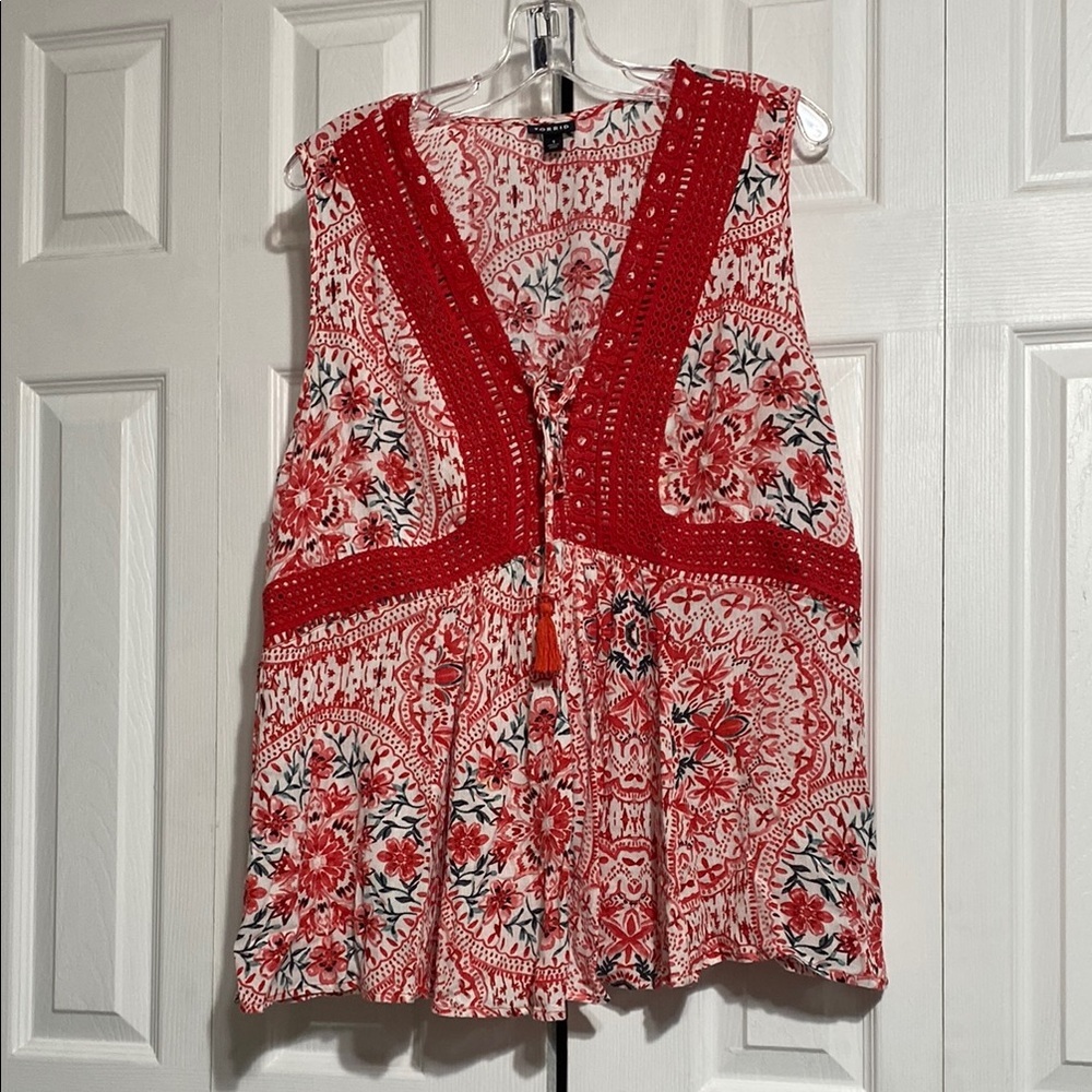 Torrid Red & White Sleeveless Tie Front smock style Blouse size 1X